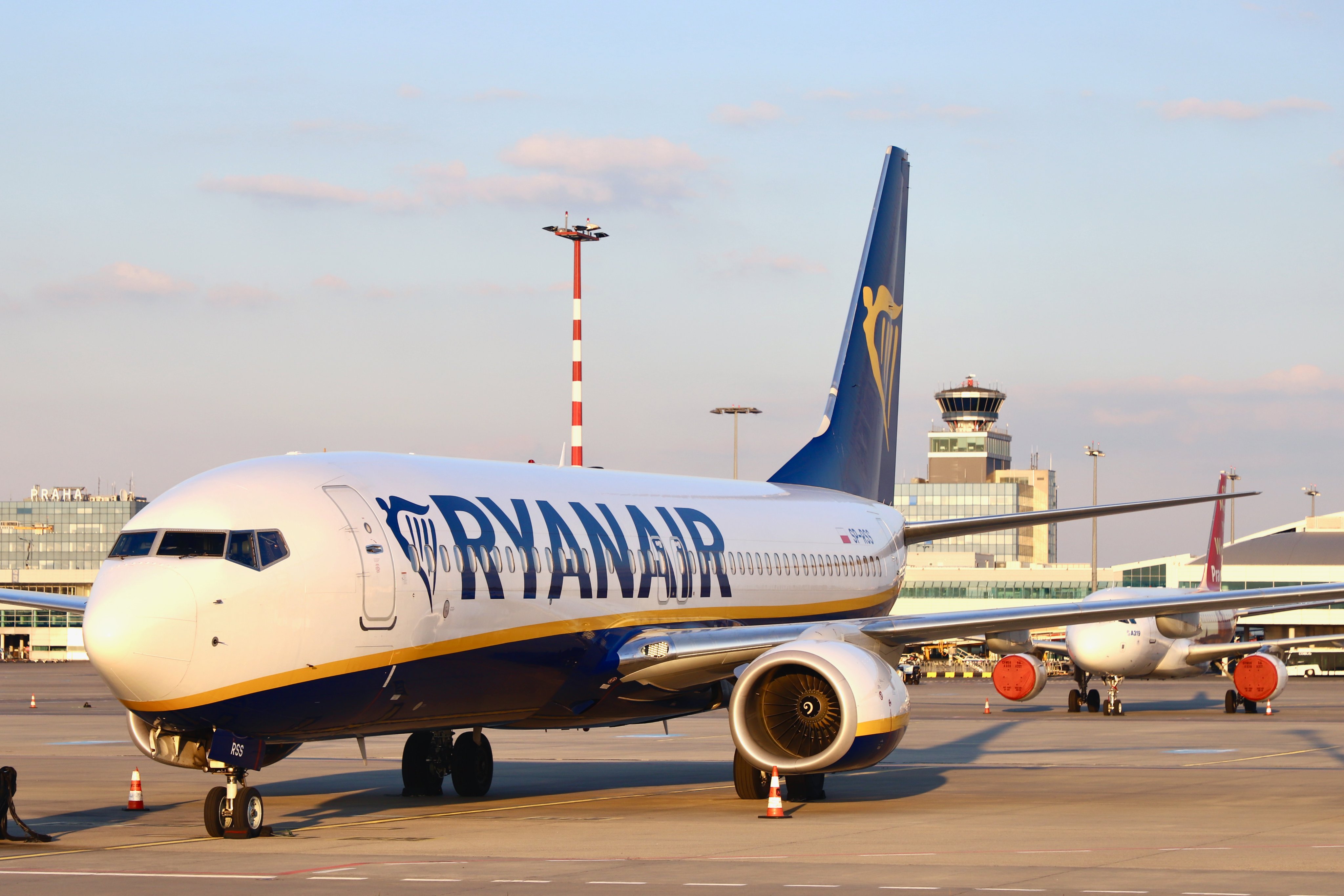 Which airport does Ryanair use in Prague?